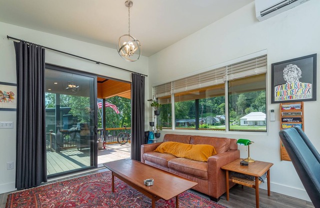 Old Fort Adventures | New Build, Pet-Friendly & Walking Distance to Old Fort!