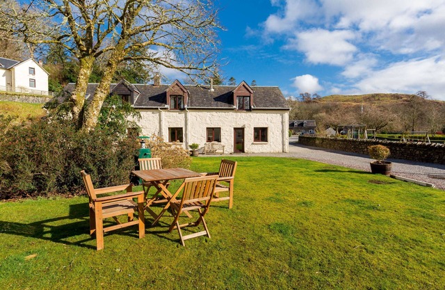 Old Haybarn - a semi-detached cottage that sleeps up to 8 guests