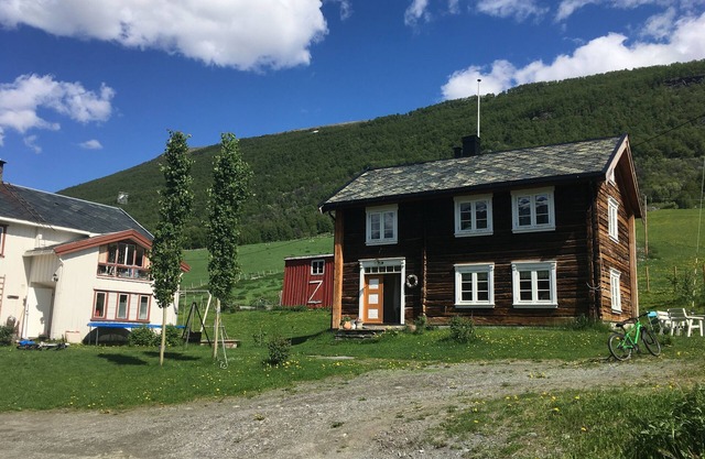 Old log cabin from 1830 with soul.