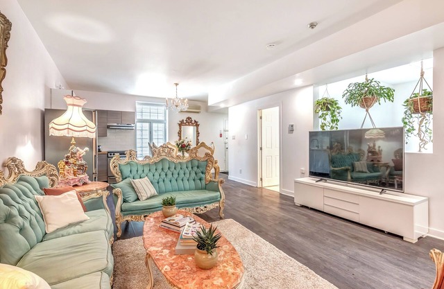 Old Mtl Downtown Charming Victorian TownHouse 6 Bedroom