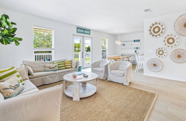 "Old Seagrove" Beach House, Just Steps From The Ocean