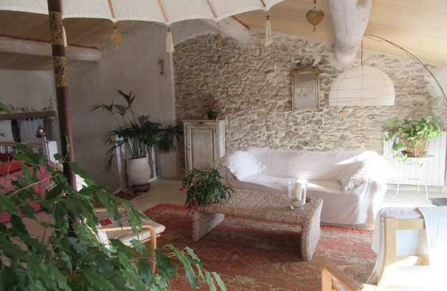 Old spacious village house full of sunlight, wide views of the Luberon