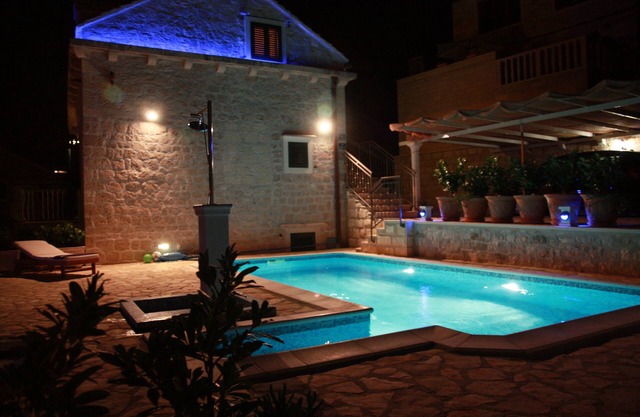 Old stone house for 10 people