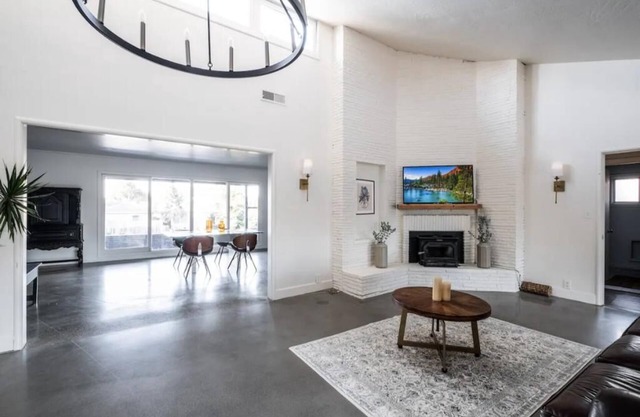 Old World Charm W/Dry Sauna & Water Front Dock