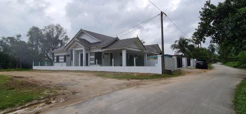 OLIA MEDINA KERTEH 4 BILIK HOMESTaY