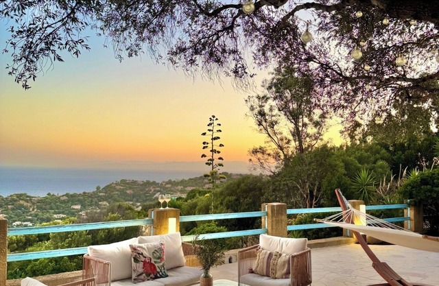 Olive Tree Oasis: Coastal Charm & Sea Views