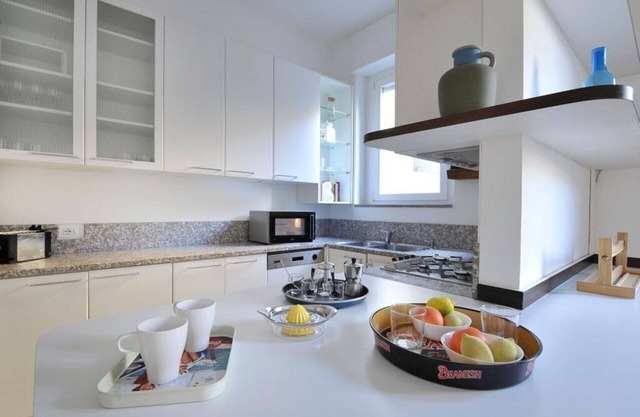 Olmetto, Elegant 2 Br Flat With Terrace By Halldis