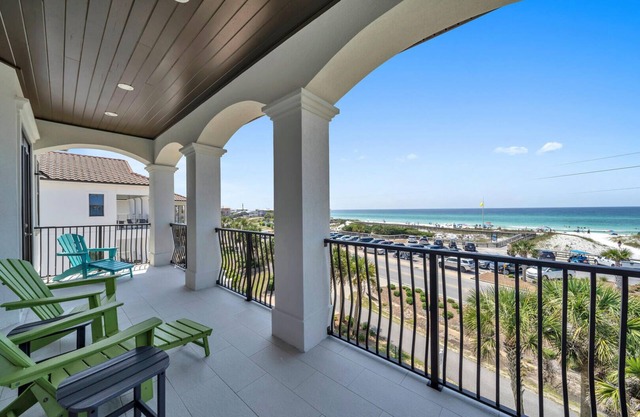 On 30A, at Beach, Private Pool, Hot Tub, Fire Pit, Dock, and Bikes!