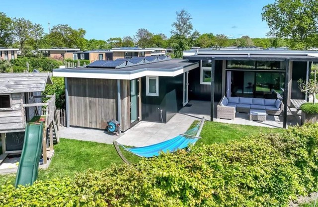 On holiday with the kids? This is the cream of the crop! The large garden with trampoline, playgroun