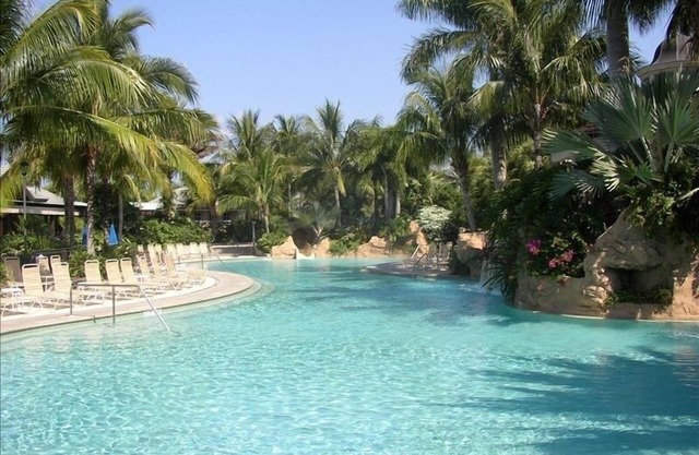 On Lake, Family Friendly, Pets Welcome, Wi-Fi, Private Office!