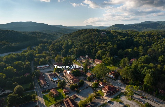 On Mainstreet at Tuscany Villas - Cozy Townhome w/Hot Tub near Downtown Helen!