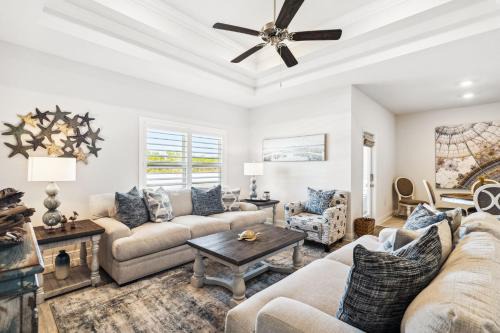 On Seabatical in Windmark Resort! - Bikes, Walk to Beach, Pool, Beach Gear, Golf Cart Incl!