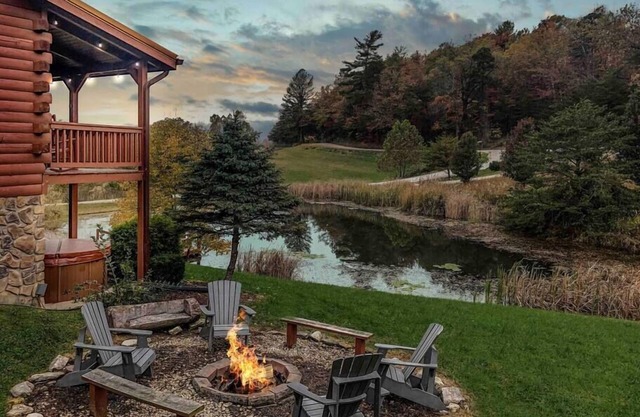 On The Rocks-RRG, hot tub, wifi, private pond!