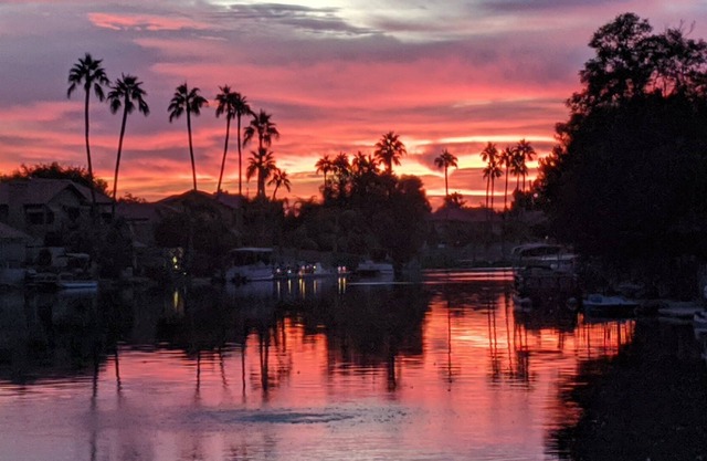 ON THE WATER Single Story w/boat, kayak, jacuzzi, fire pit, grill, 30 days min