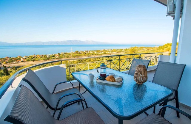 Onar Zin Seabliss - Penelope Poolside Getaway