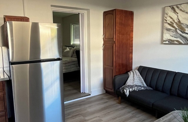 One bedroom 1 Bathroom with living room kitchen and Grill area.