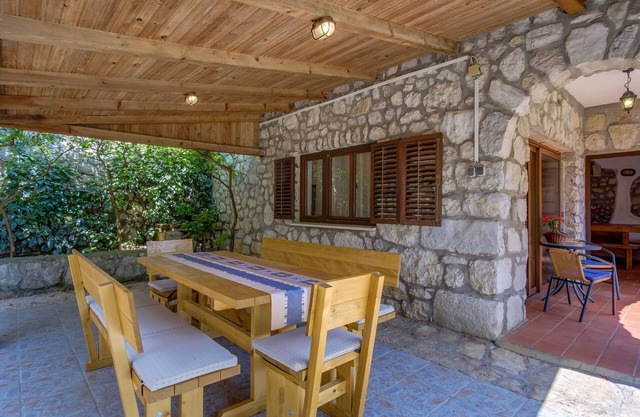 One bedroom apartment with terrace Punta križa, Cres (A-867-b)