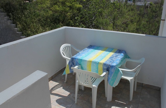 One bedroom apartment with terrace Metajna, Pag (A-6336-c)