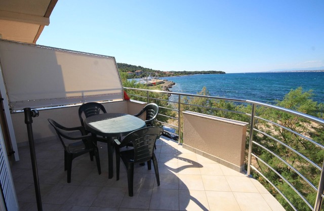 One bedroom apartment near beach Banj, Pašman (A-8206-a)