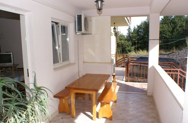 One bedroom apartment with terrace and sea view Korčula (A-4349-b)