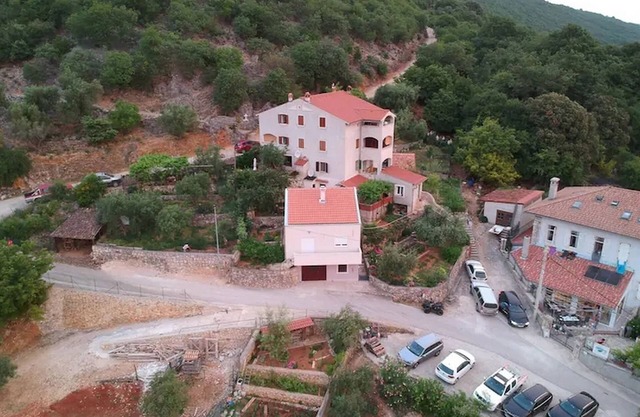 One bedroom apartment with balcony and sea view Beli, Cres (A-22435-a)