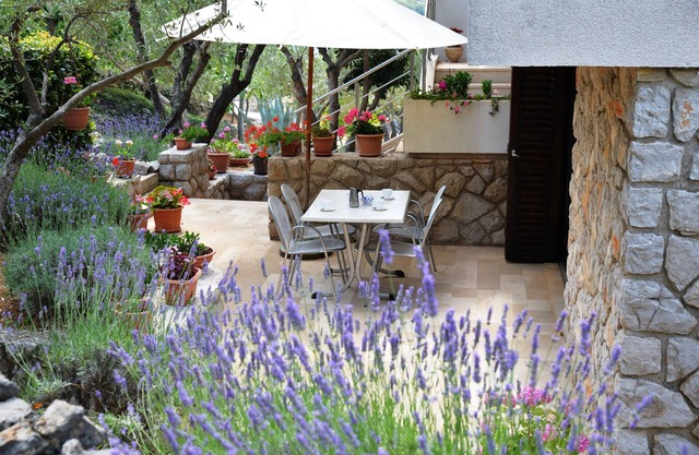 One bedroom apartment with terrace Cres (A-7876-a)