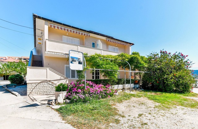 One bedroom apartment with balcony and sea view Supetarska Draga - Donja, Rab (A-2013-d)