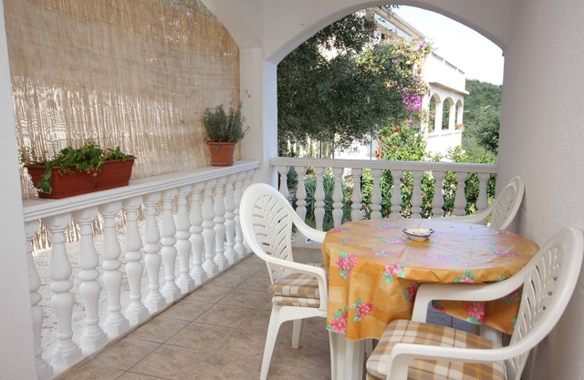 One bedroom apartment with terrace Vis (A-8531-f)