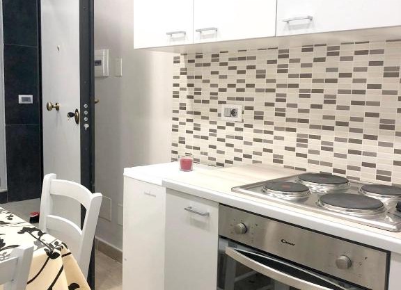 One bedroom appartement with wifi at Napoli