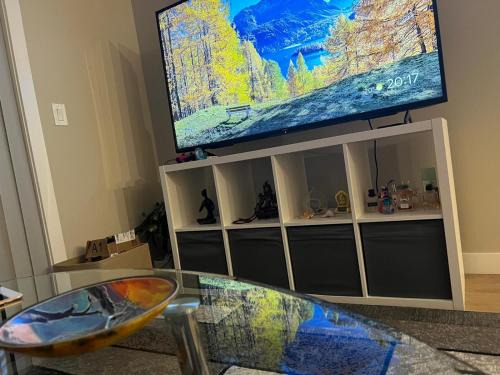 One Bedroom Condo - Walking Distance to Amenities