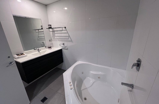 One Bedroom Deluxe Spa Apartment