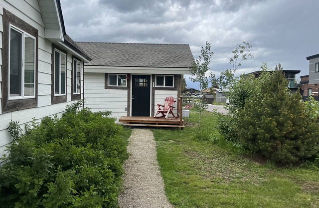 One bedroom one bath, Great location downtown close to everything.