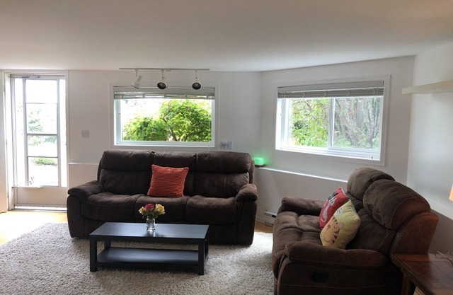 One bedroom suite near Hillside Mall