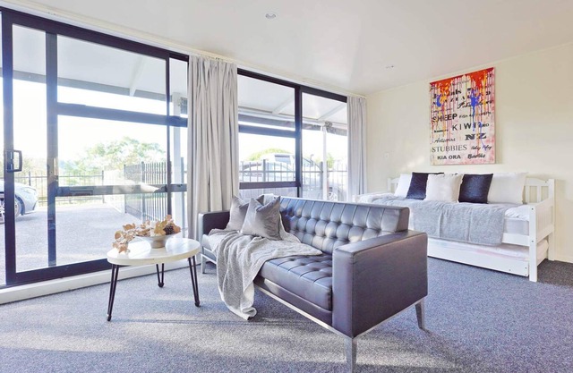 One Bedroom Unitfarm Stay Getaway in Waitoki