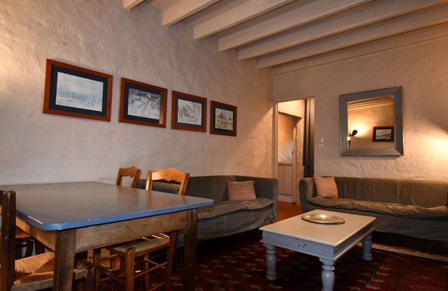 One-level gîte, enclosed terrace, communal pool, small families