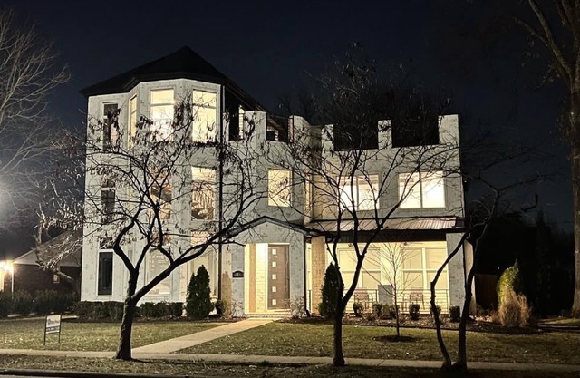 One of a Kind Home with Breathtaking View of Down Town! Pool open for season!