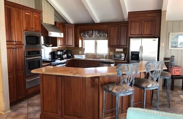 One short block to 120th St Beach in SH - 7 Bedrooms and 5 Full Baths!