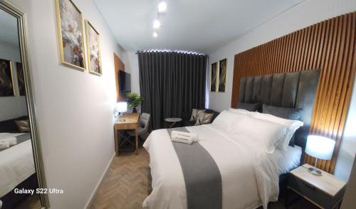 OneRosebank Signature Studio Apartment