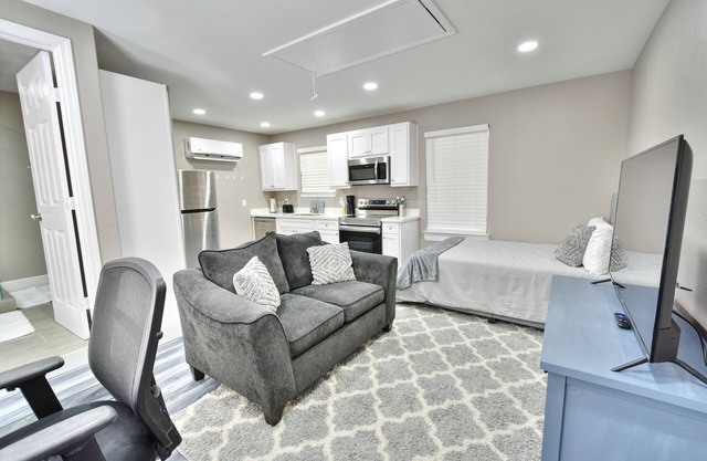 Only 5 Min to Medical Center - Studio