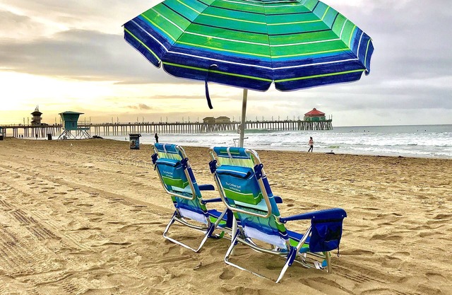 Only Beach Front Condo Complex directly in the Sand - Walk to Pier, Eat, Fun !