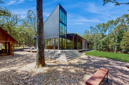 Onyx & Cedar Lakehouse