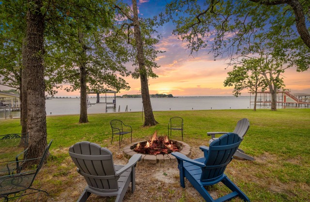 Open Water~Sunsets~Swimming~Standing Work Station with High Speed Internet~Lake