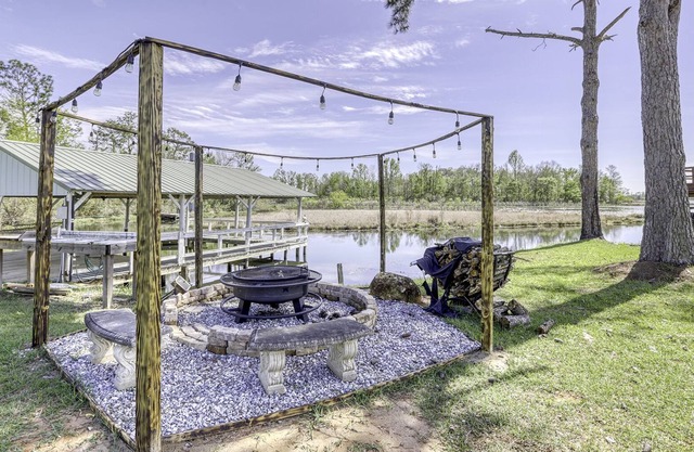 Opulence | Blue Lake House with Fire Pit