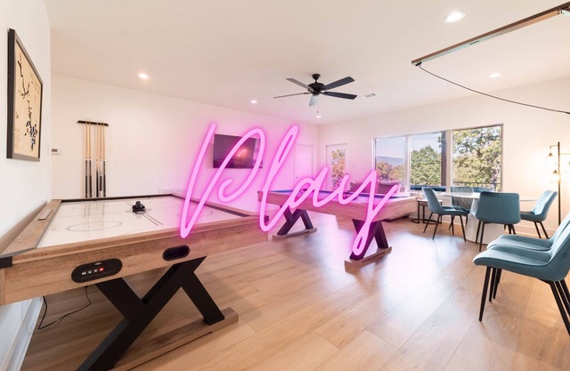 Opulent Lakeside Oasis - Mountain View