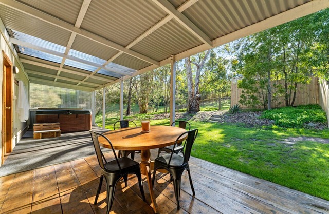 Orchard Cottage—A Leafy Peaceful Retreat with Spa