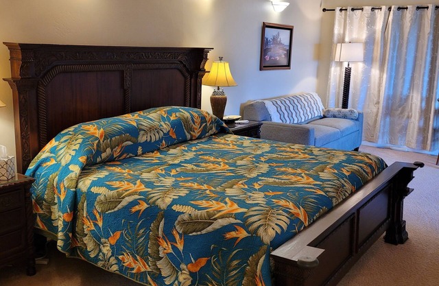 Orchid Unit-Adult Only-Prvt Entry&Bathroom-King bed-A/C Option