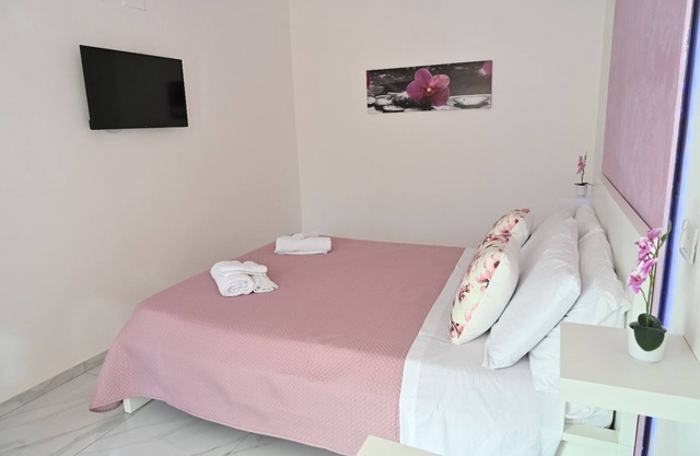 OrchiDea room with balcony.