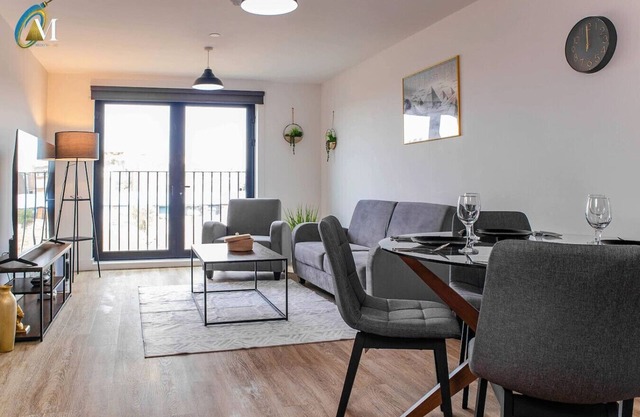 Oriel Blue | Central | 2Bed | Parking