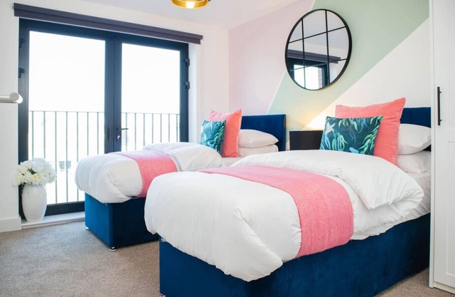 Oriel Suite | Central | Free Parking | 6 Beds