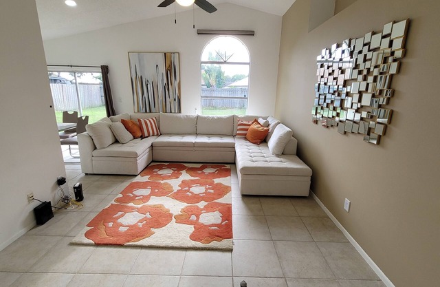 Orlando Home near Parks! Quiet ￼ neighborhood! Nice price!